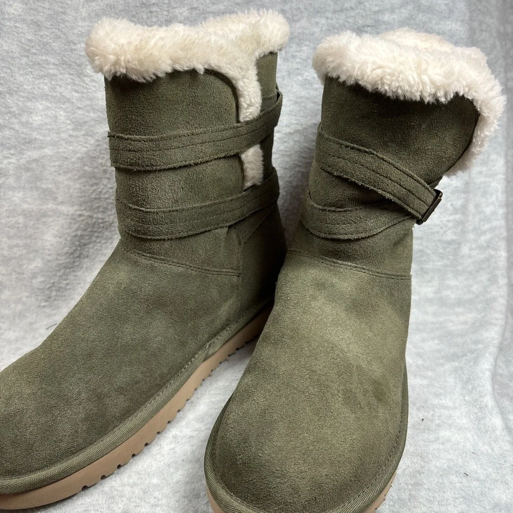 Koolaburra UGG‎ Short Boot Sz 9 Suede Olive Green Faux Fur Strap Delene Cozy EUC